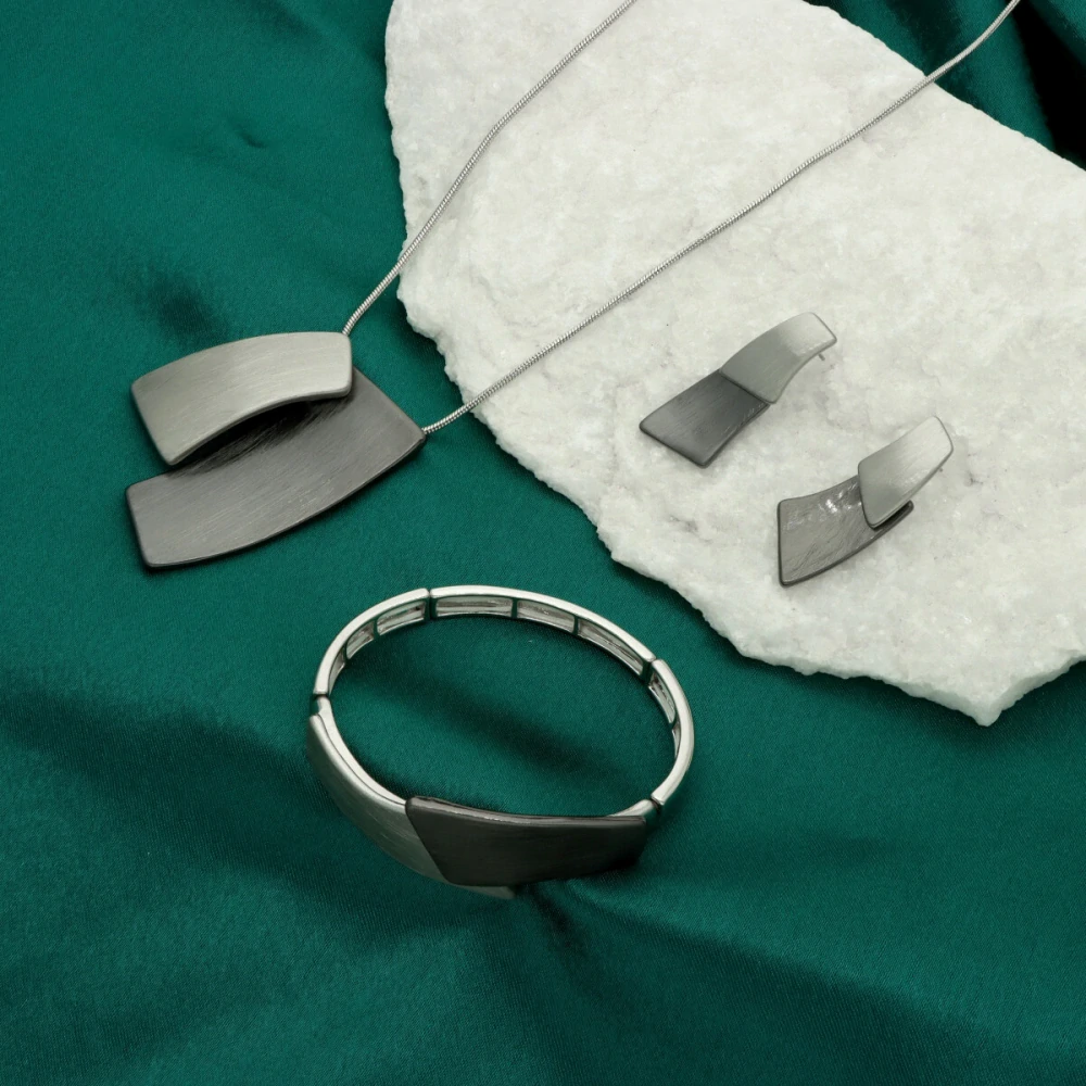 Náramek z broušeného kovu B98490