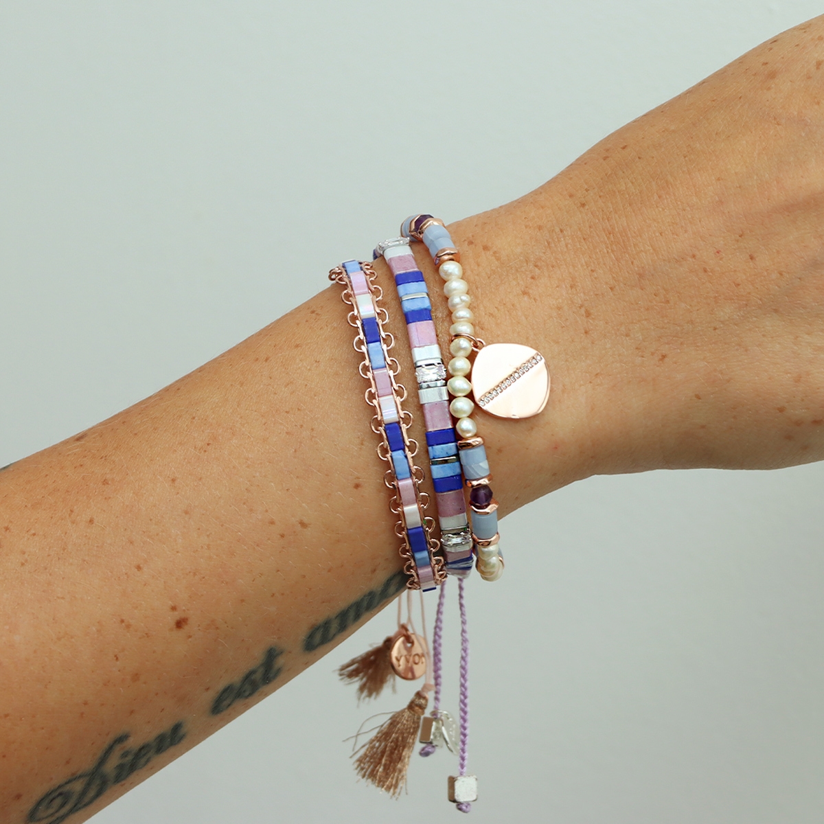 Pozlacený náramek TILA BEADS B00158