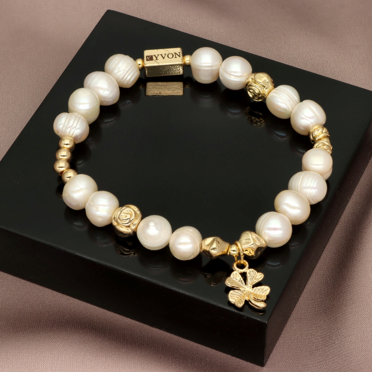 Náramek z přírodních perel B97415b