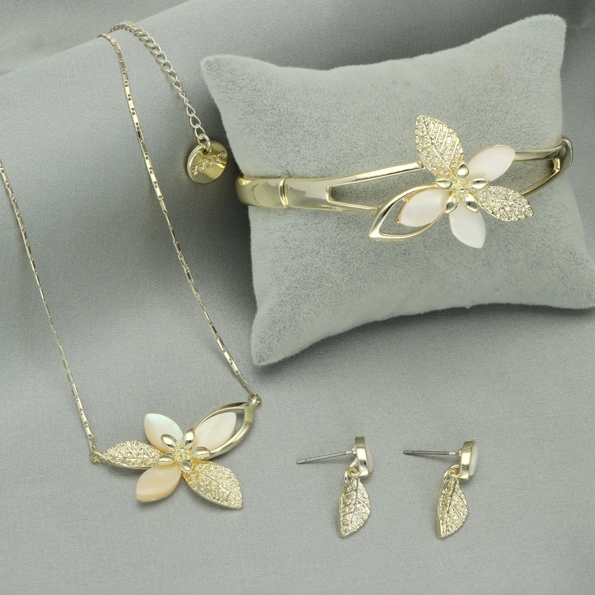 Náušnice s přírodní mušlí E99406