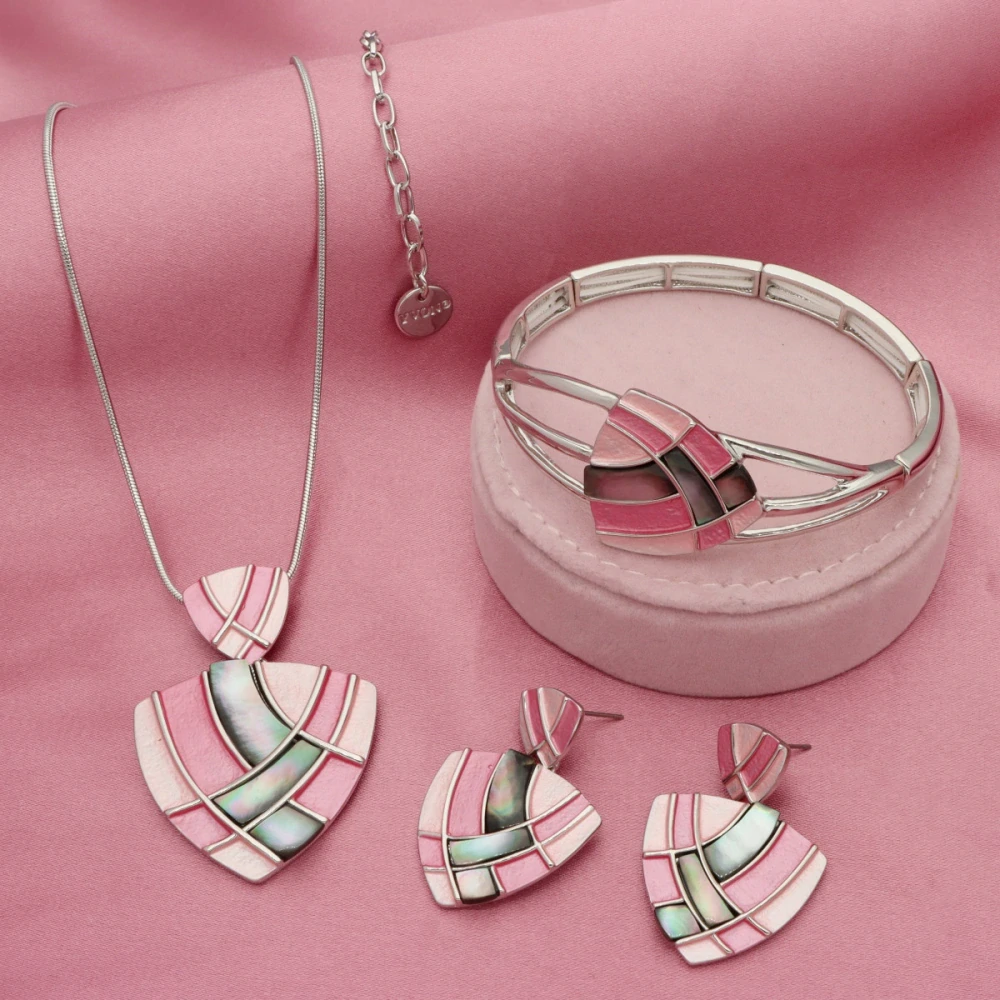 Náhrdelník s šedou mušlí N99489