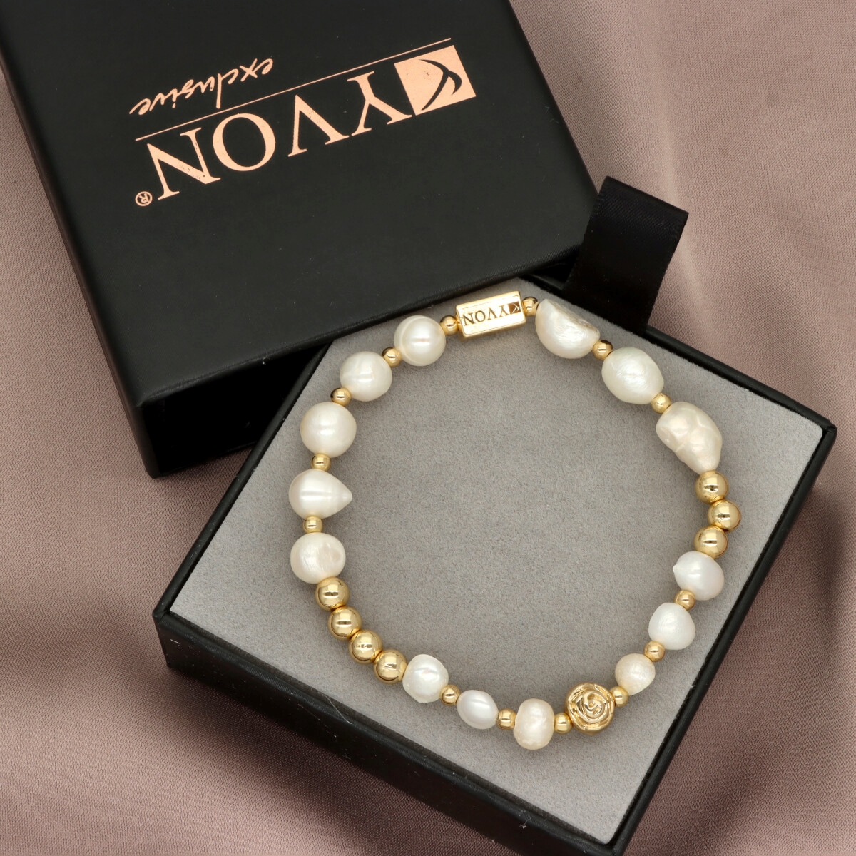 Náramek z přírodních perel B97413b