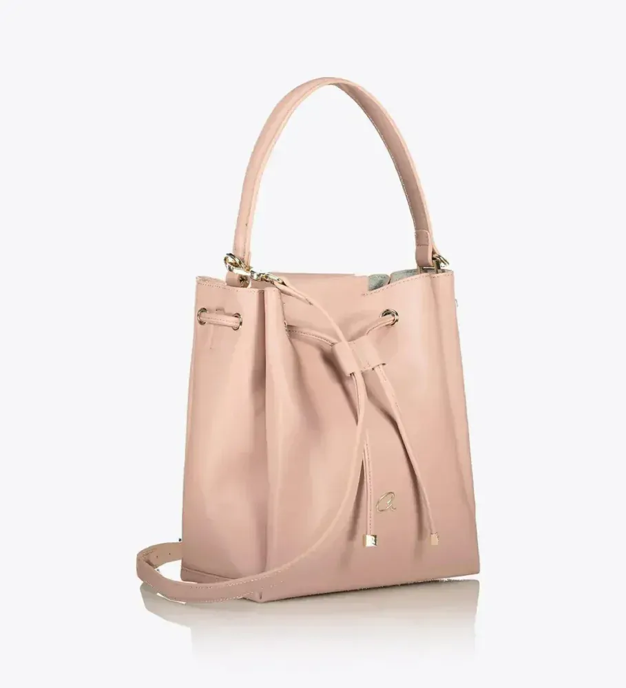 Kbelíková kabelka s popruhem